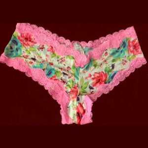 Victoria’s Secret large cheeky’s